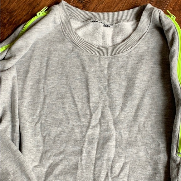 Gray oversized sweatshirt - Picture 3 of 3